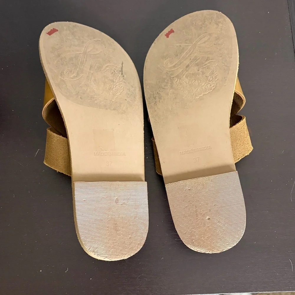 Free People Sophie slip on leather sandals brown toe loop tie detail Sz 37